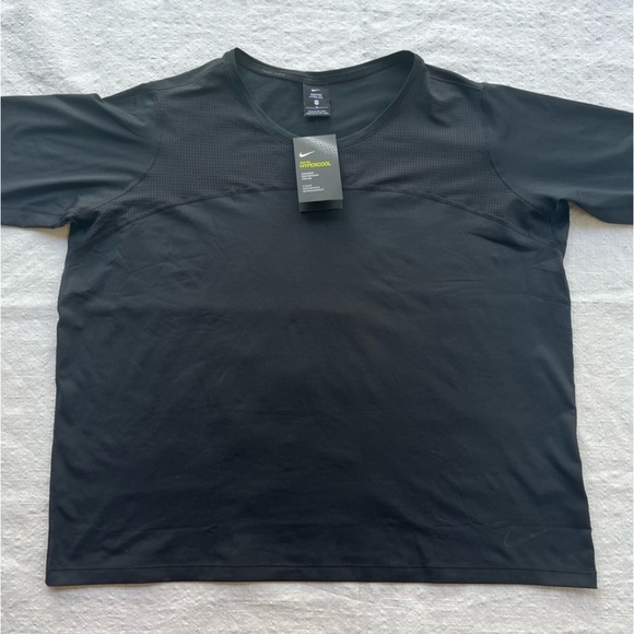 Nike PRO Hypercool Training Top - Picture 2 of 12